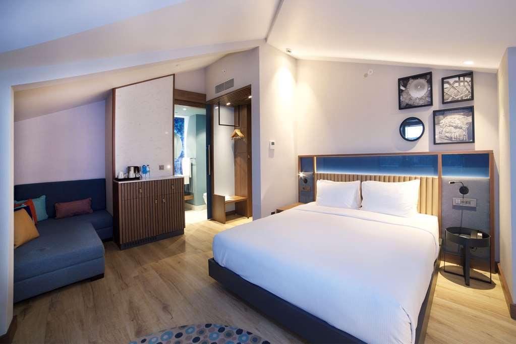 Hampton By Hilton Old מלון