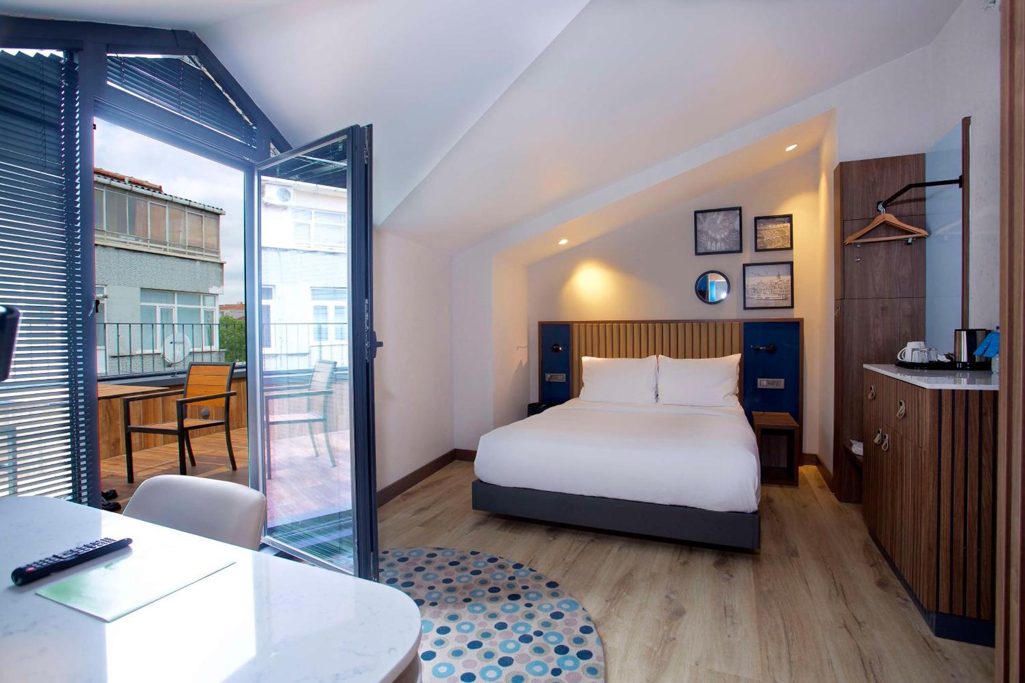 Hampton By Hilton Old מלון