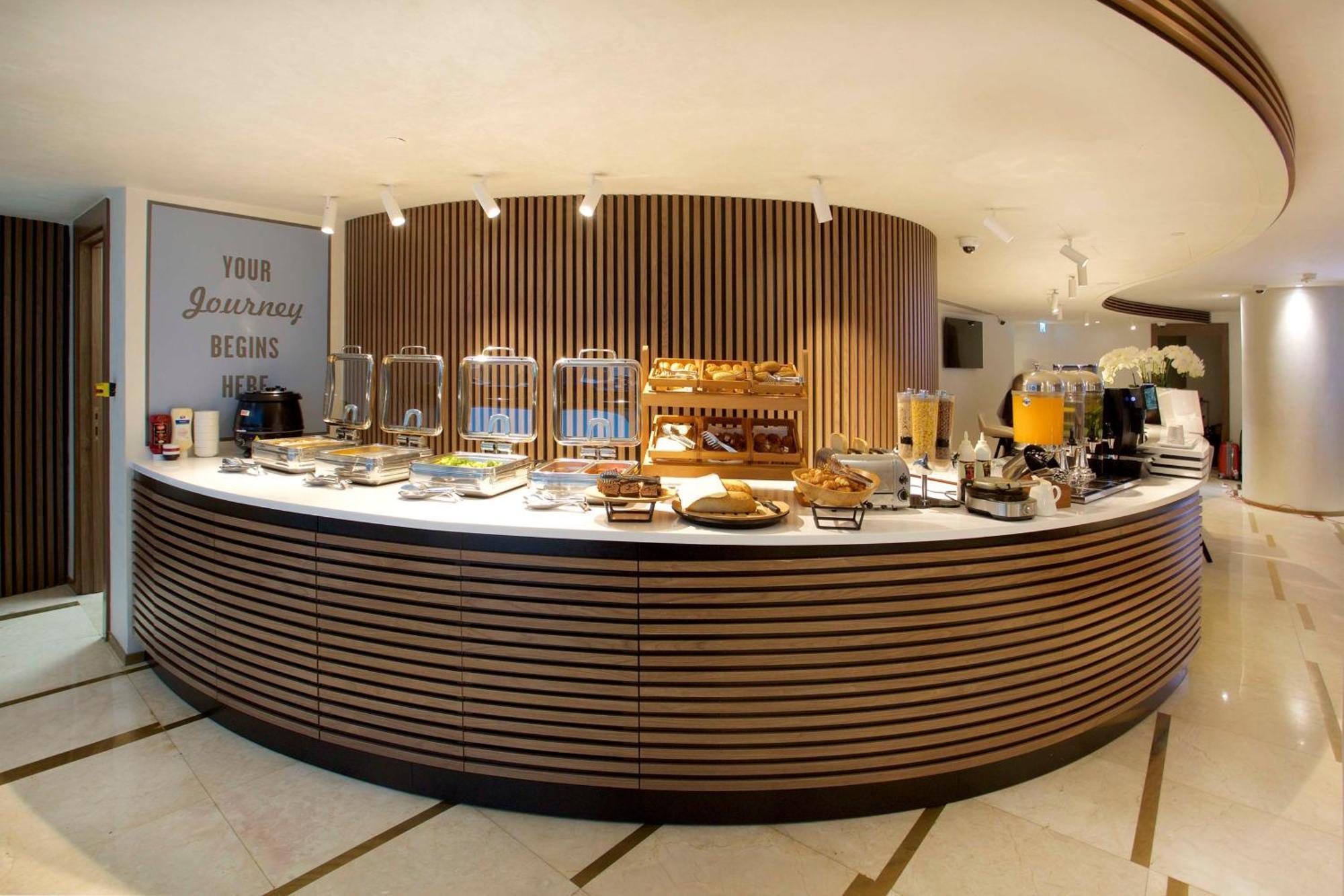 Hampton By Hilton Old מלון